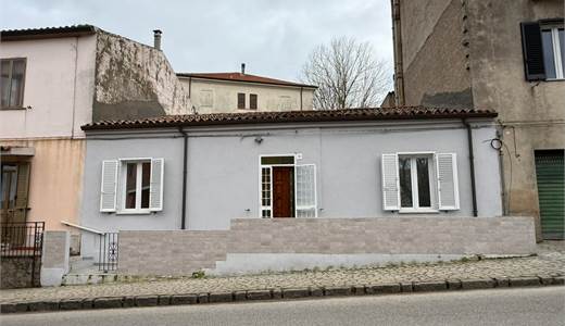 Casa semi-indipendente ristrutturata con cortile interno