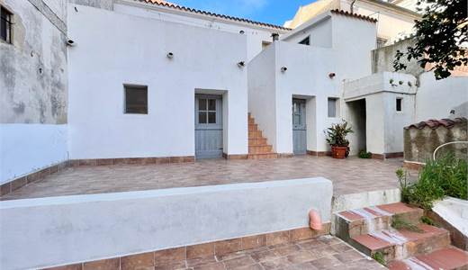 Casa singola con box auto a due passi dal mare